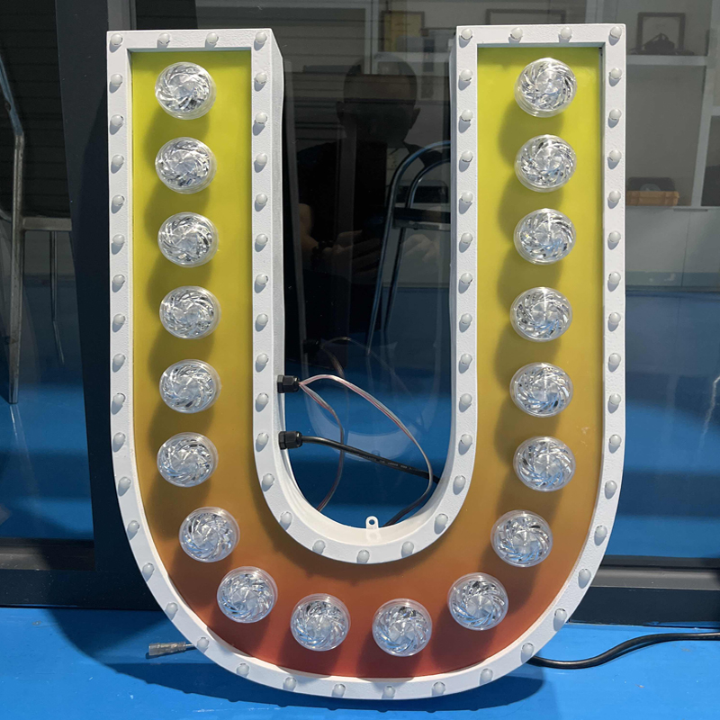 为何游乐场所常用金属LED发光字标识装璜？