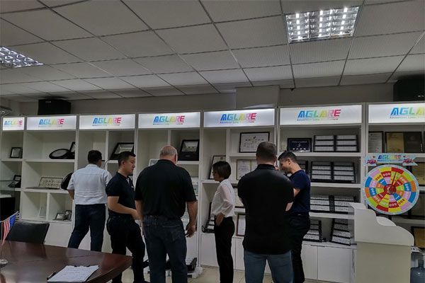 迎接壹号娱乐美国客户来造访我们！